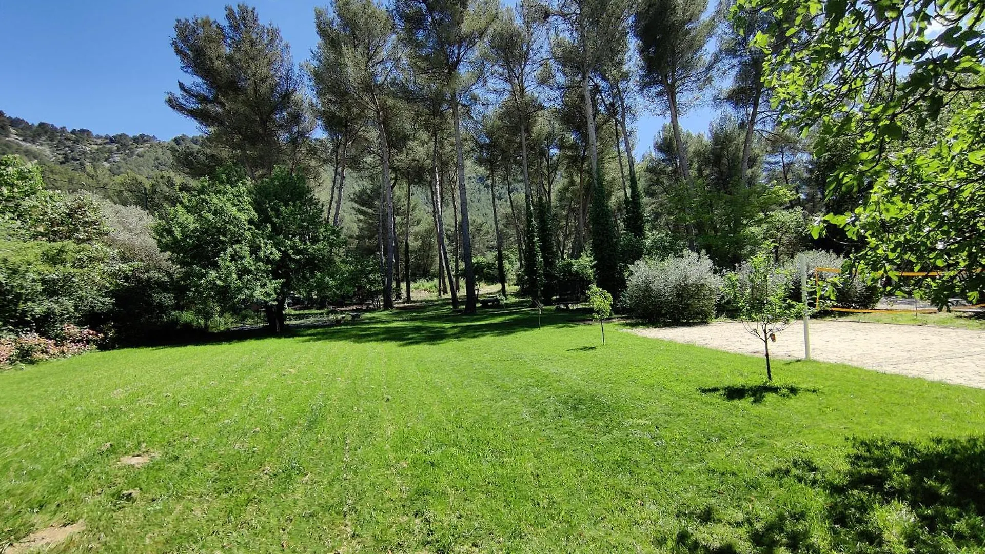 Les Chambres Du Chateau De Fenestrelle Aubagne Bed & Breakfast