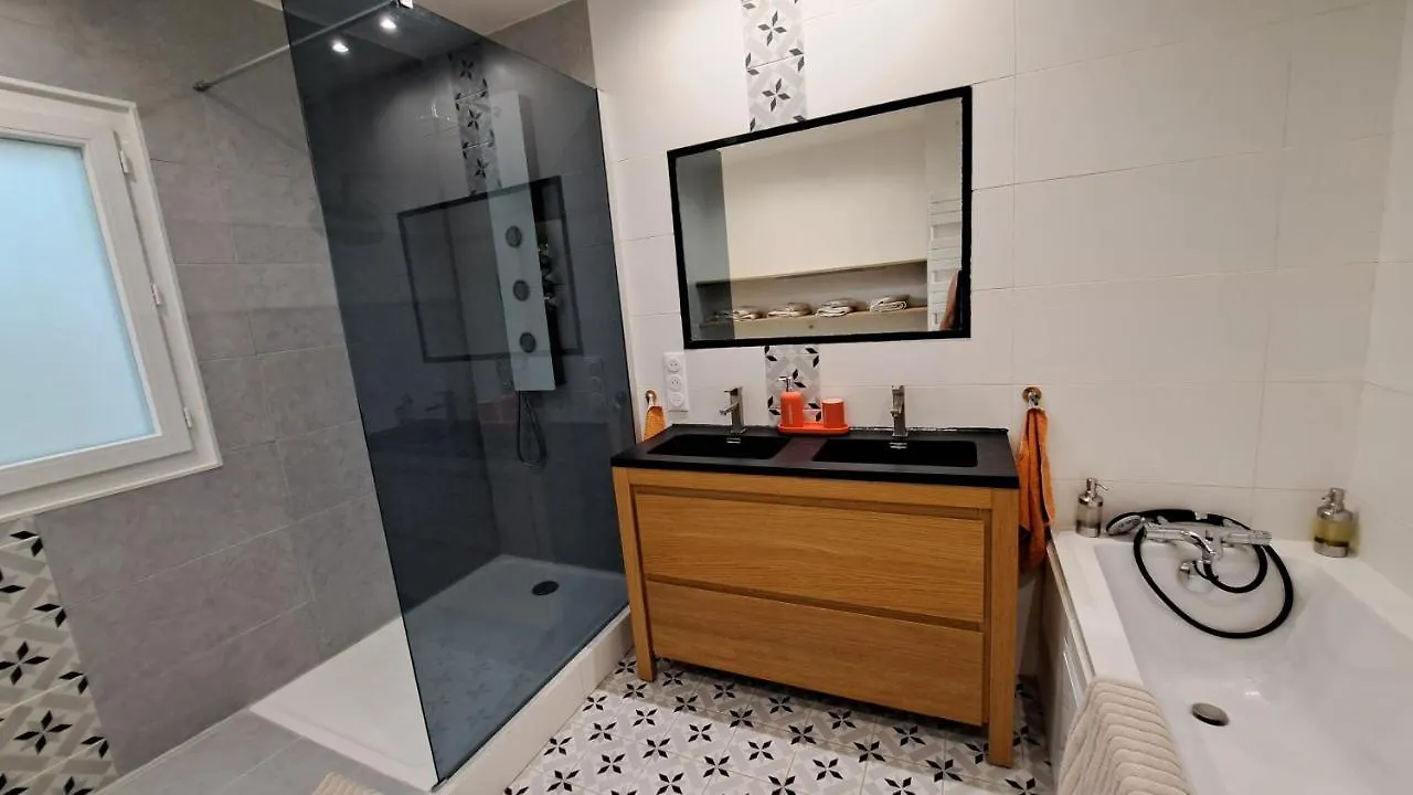 Les Chambres Du Chateau De Fenestrelle Aubagne 0*,