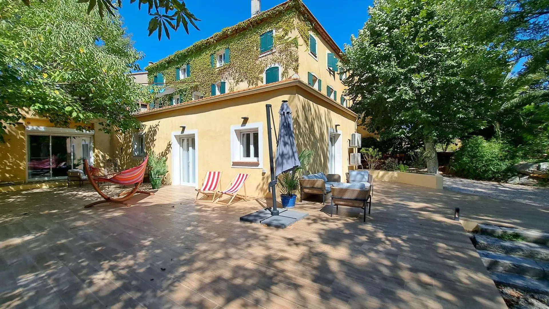 Les Chambres Du Chateau De Fenestrelle Aubagne 0*,